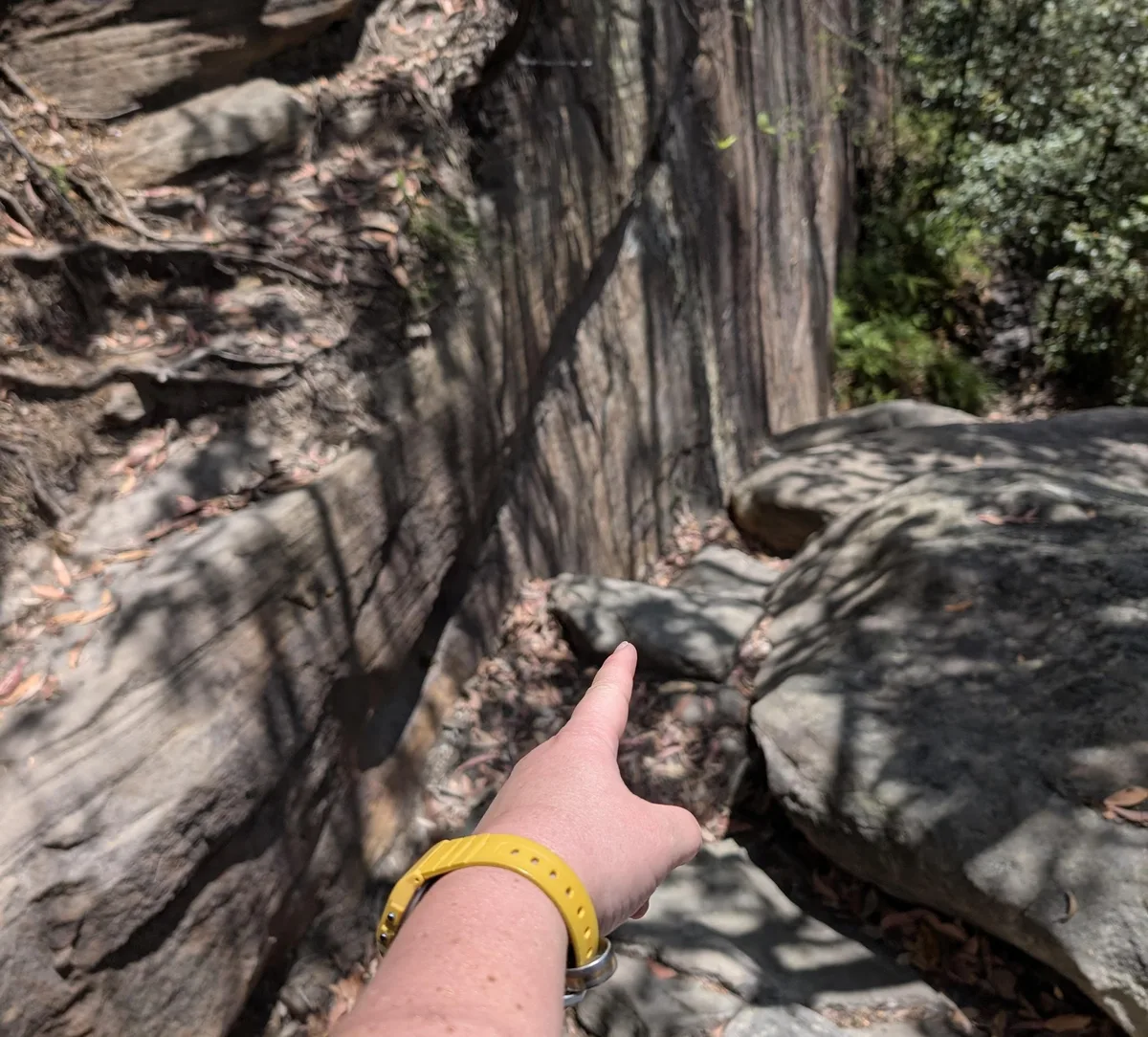 Hand pointing directions to Woy Woy Falls