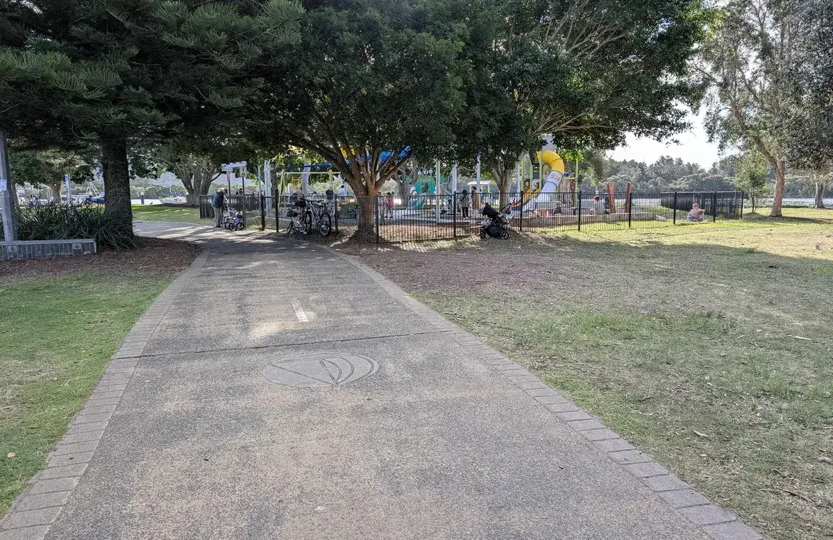 Woy Woy - Lions Park to Blackwall Mountain (3.6km one way 7.2km return) photo 9